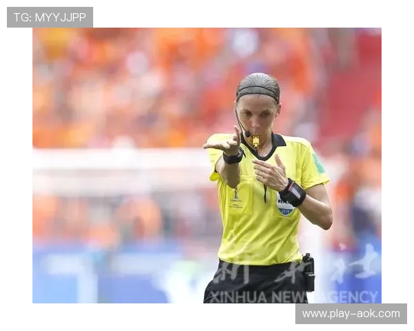 荷甲启动VAR裁判培训项目全面提升裁判执法水平